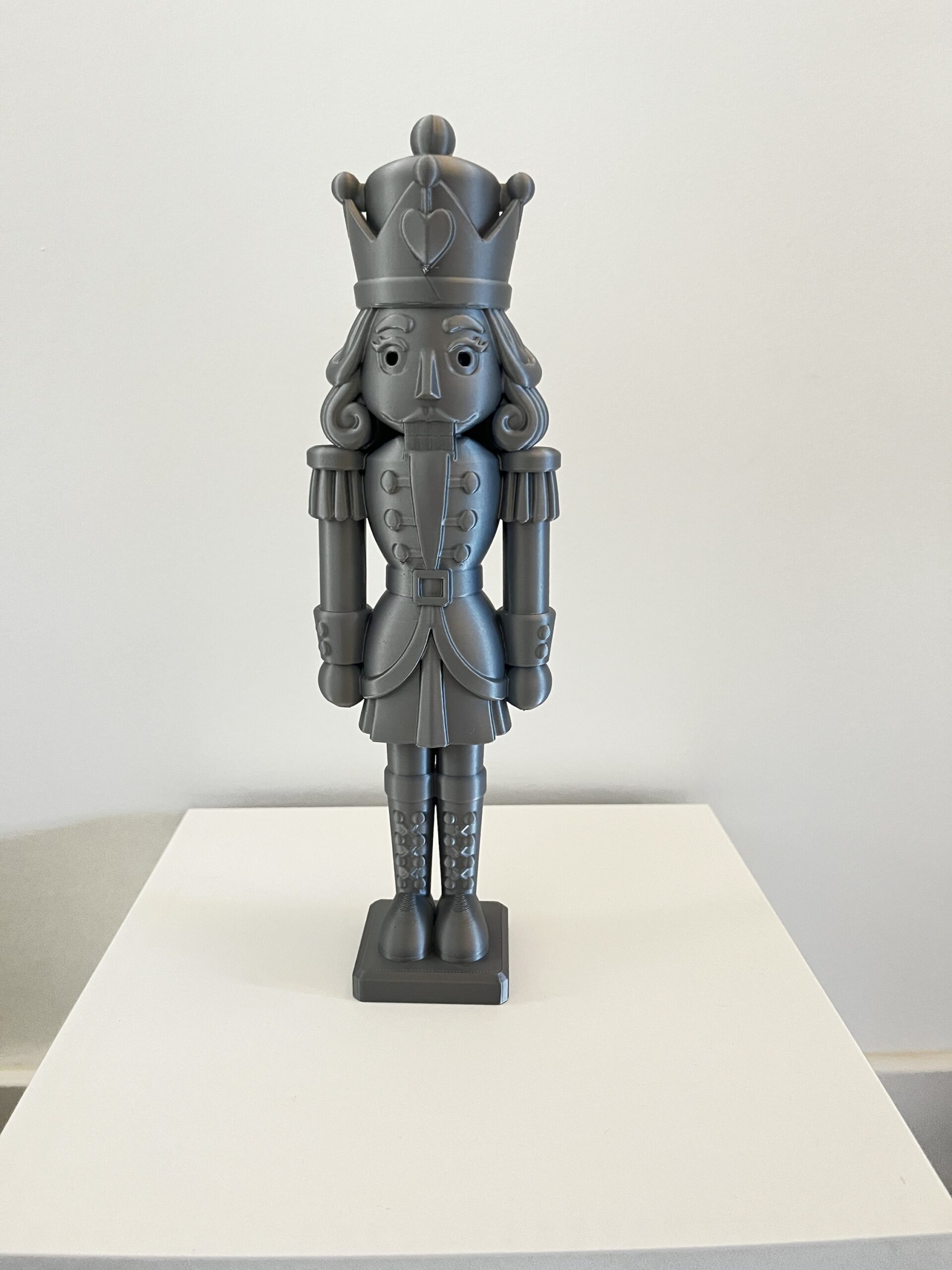 Grote notenkrakervrouw in het zilver 25 cm